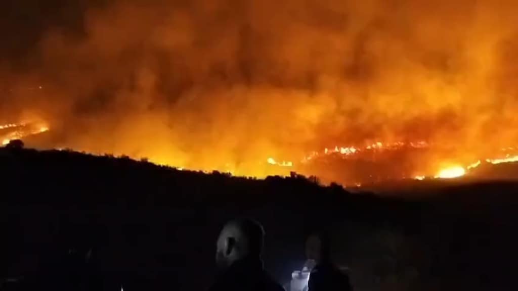 Firefighting teams battle spreading flames in Cape Winelands