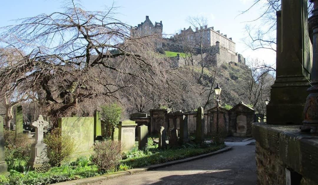 The Ghostly Side of Edinburgh: Haunted Castles, Underground Vaults & Murder Sites