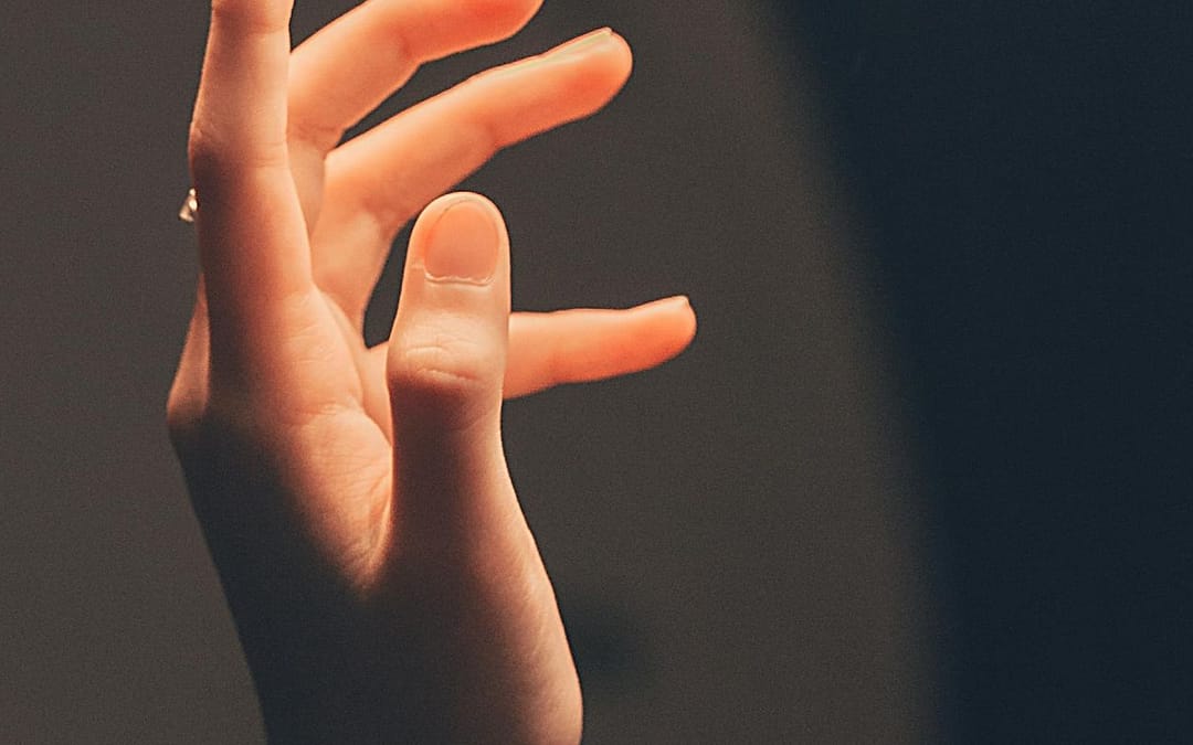 Do Left-Handed People Experience “Handism”?