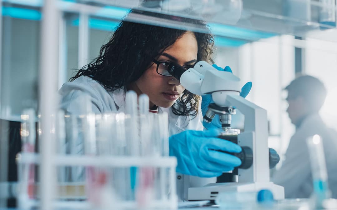 Cancer Cells Can Cooperate to Grow