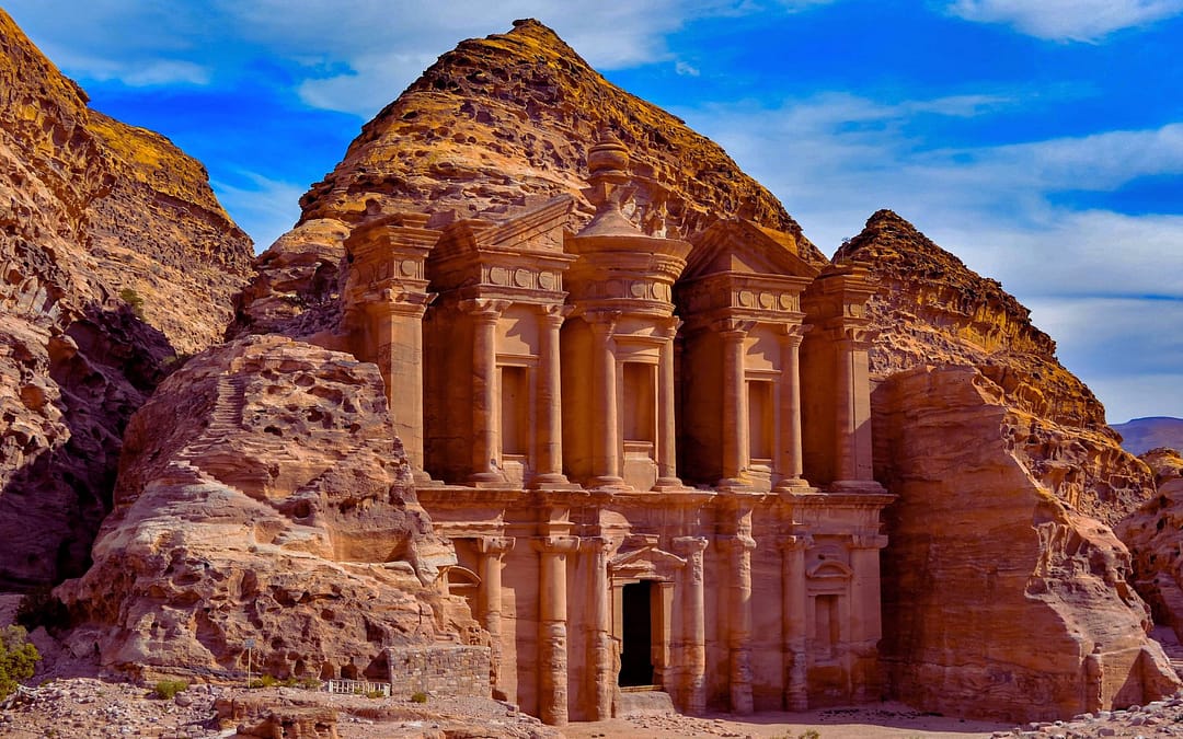 15 Amazing Photos: An Inside Look at Petra and Little Petra