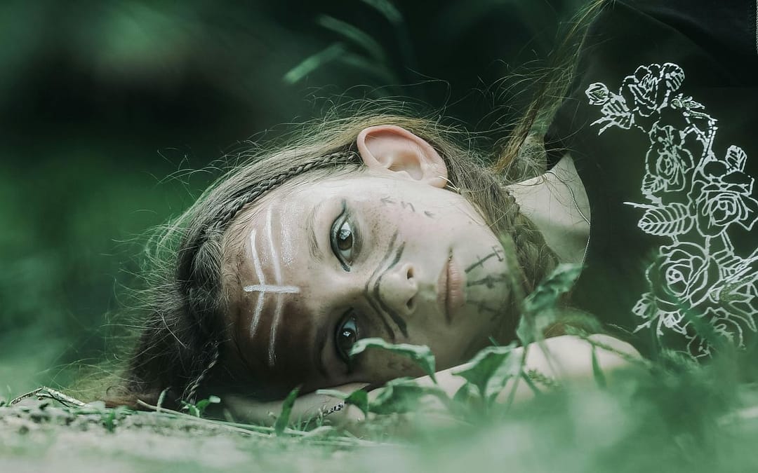 A Wandering Mind Improves Inferential Learning