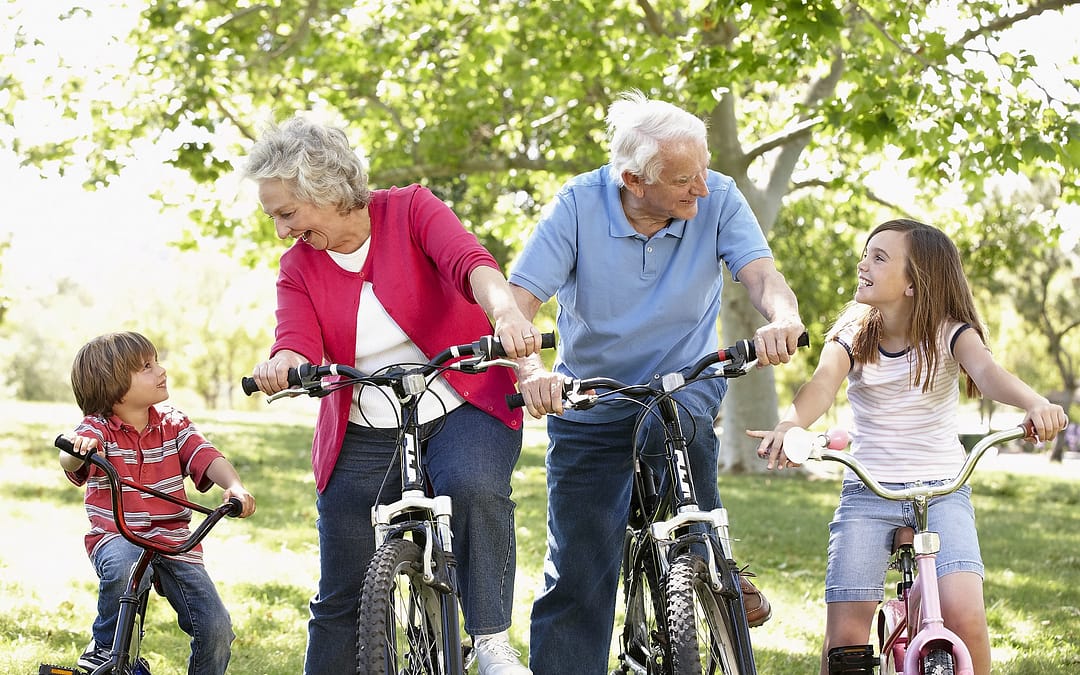 7 Fun Summer Time Ideas for Seniors with Grandchildren