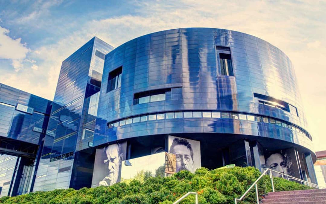 Take to the Streets and the Skyways on a Guided Tour of Minneapolis