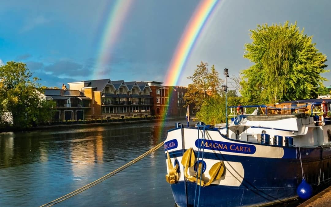 A Luxury Barge Cruise on England’s River Thames Is a Regal Anniversary Escape