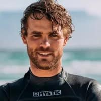 Rescue mission underway after kite surfer disappears at Eden on the Bay