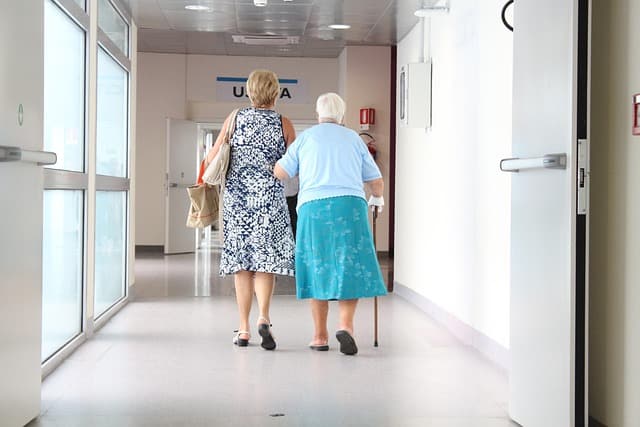 Why Active Seniors in Mesa Are Turning to Pain Management and Mobility Programs