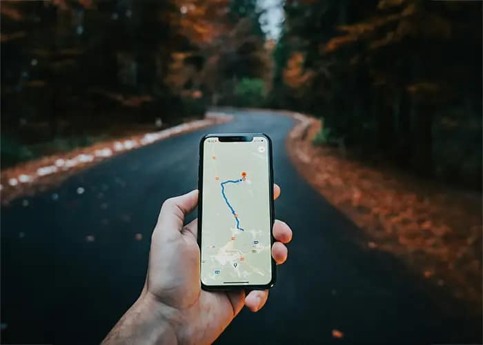 Why Disconnecting From Social Media While Traveling Improves Your Mood