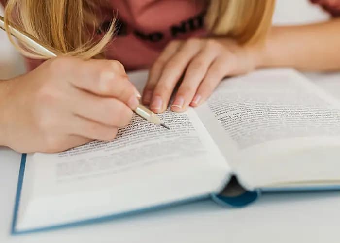 Best Tips for Writing a Study Abroad Scholarship Essay