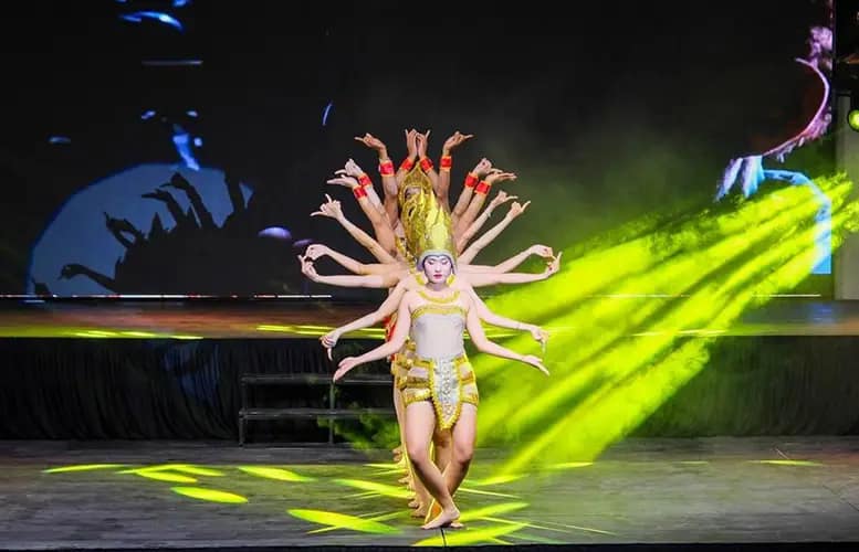 Alma Amphitheatre Unveils Remarkable Theatrical Spectacle