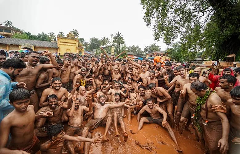 Chikhal Kalo 2025: A Joyful Union of Earth, Devotion, and Community in Goa