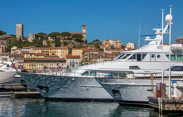 Riviera Waterfronts That Work: What Nice, Antibes, and Cannes Teach About Human-Scale Promenades