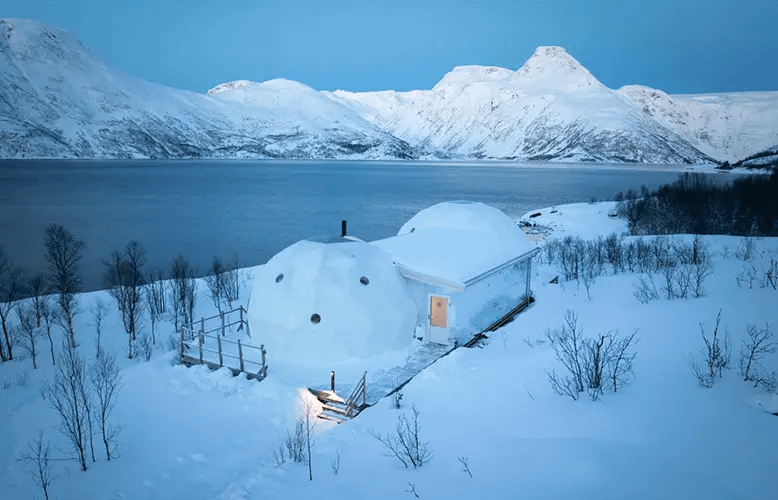 Luxury Glass Igloo Retreat, Above the Arctic Circle