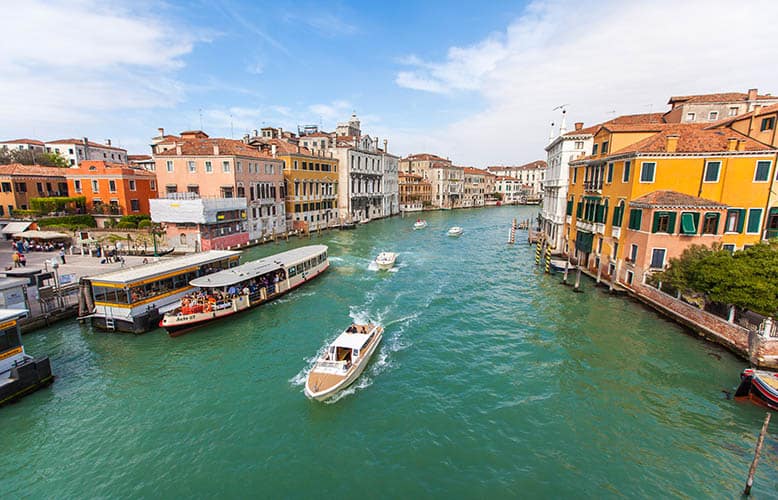 Two Journeys in One: Icelandair Expands with Venice, Edinburgh, and Málaga